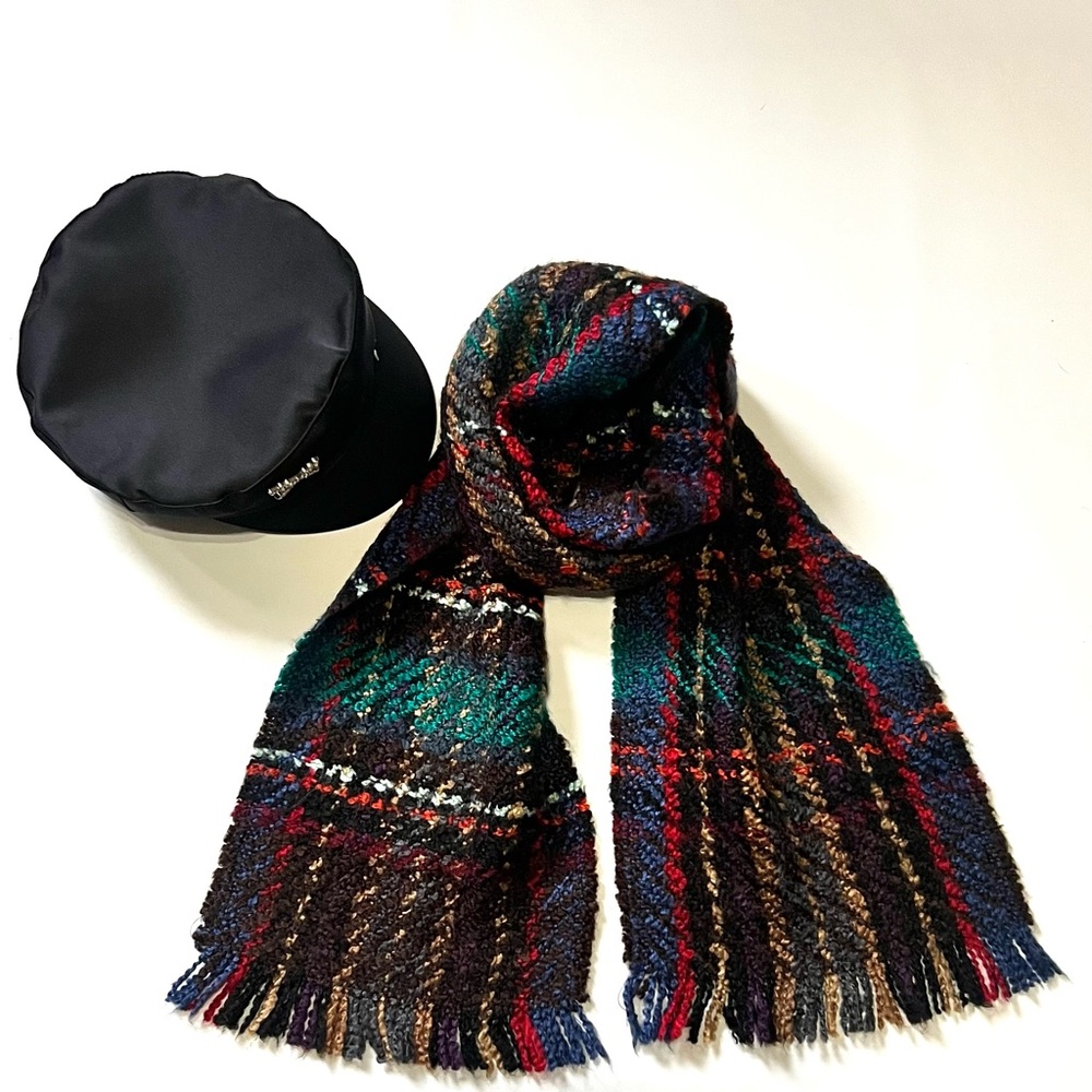 V Fraas Acrylic Women's Scarf Great Condition